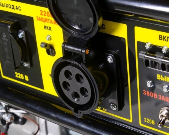 Бензогенератор HUTER DY 9500 LX-3 электростартер [64/1/41]