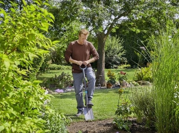 Лопата GARDENA ErgoLine с закругленным лезвием 17010-20.000.00 [17010-20.000.00]