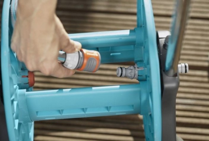 Тележка для шланга GARDENA AquaRoll S с комплектом для полива (дисплей) 18502-20.000.00 [18502-20.000.00]