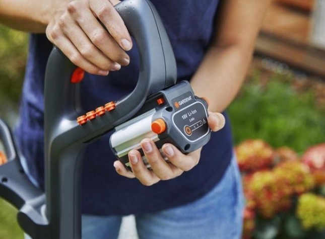 Триммер аккумуляторный GARDENA ComfortCut Li-18/23 09878-20.000.00 [09878-20.000.00]